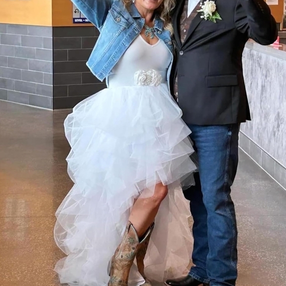 White High-Low Ruffled Tulle Skirt - Picture 2 of 5